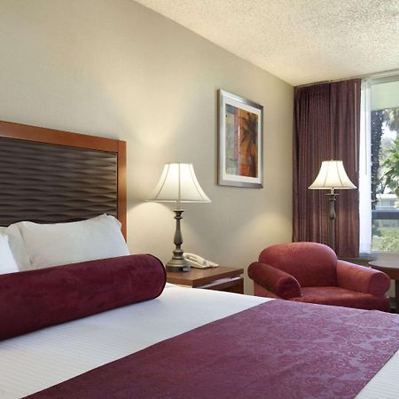 Ramada by Wyndham Sunnyvale/Silicon Valley Dış mekan fotoğraf