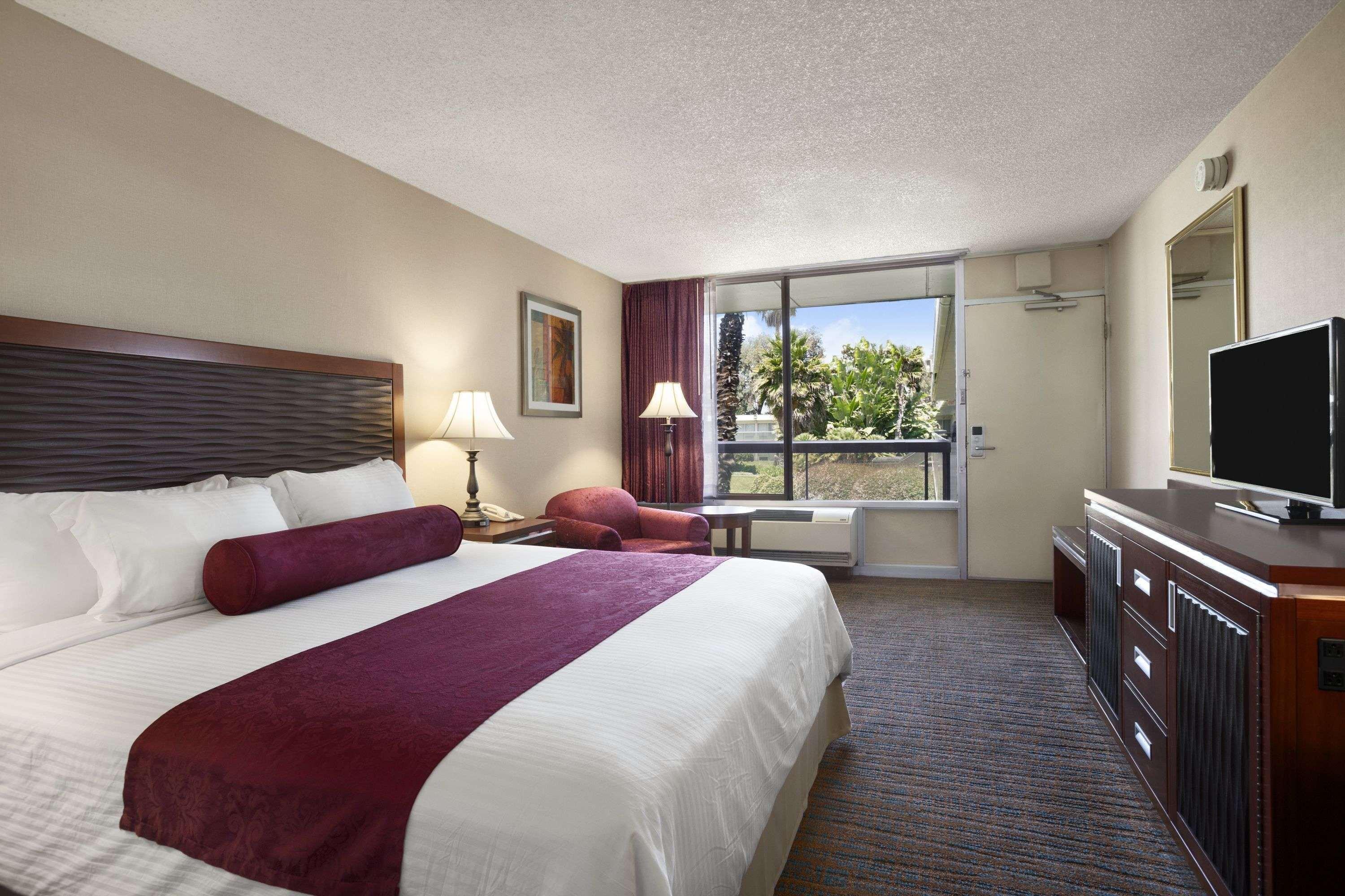 Ramada by Wyndham Sunnyvale/Silicon Valley Dış mekan fotoğraf