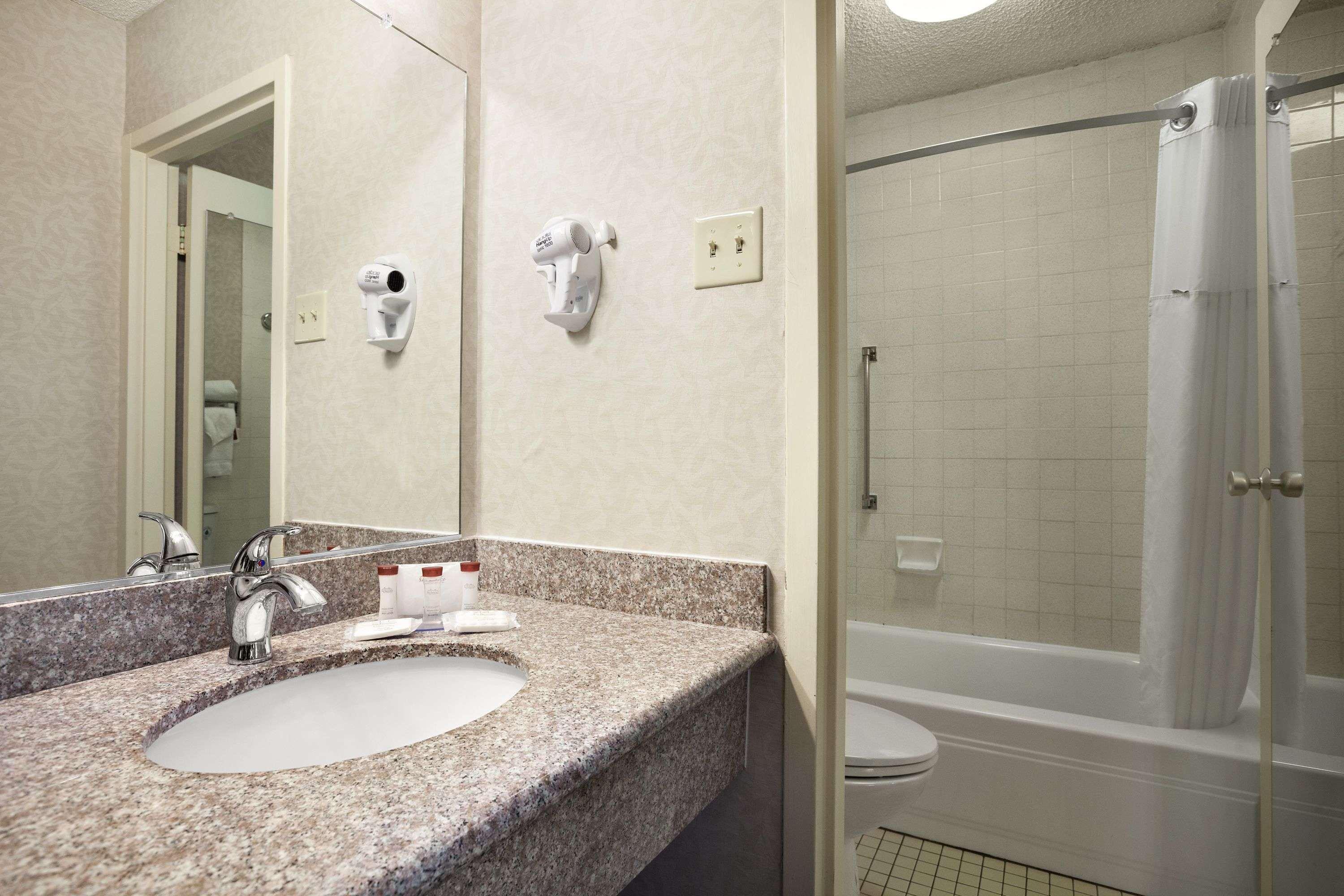 Ramada by Wyndham Sunnyvale/Silicon Valley Dış mekan fotoğraf
